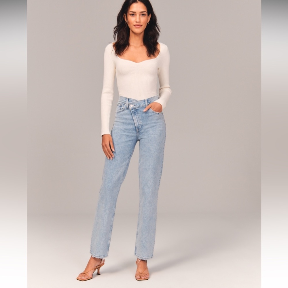 Abercrombie & Fitch NEW Ultra High Rise 90s Straight Jean Criss-Cross Waistband